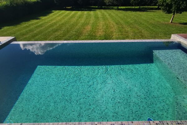 luxury-monoblock-tiled-pool 1